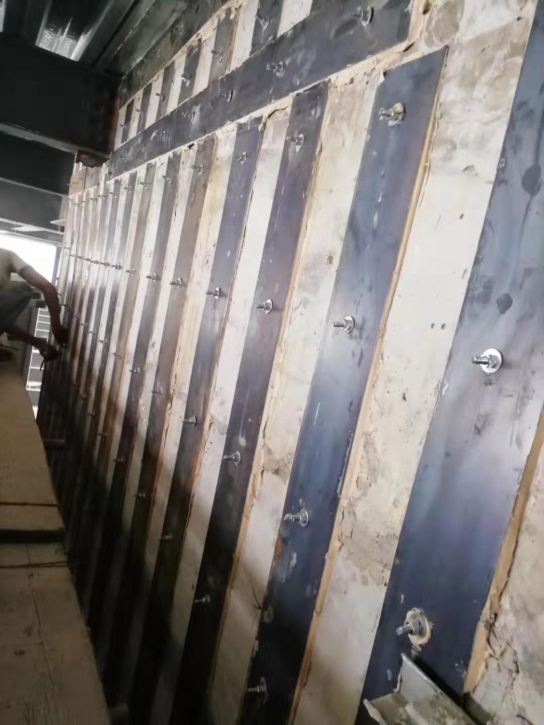 禅城粘钢加固的施工流程